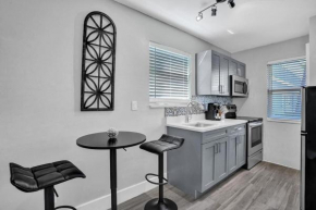 Rustic Retreats Cozy 1BR For 4 Guests Minutes From Las Olas
